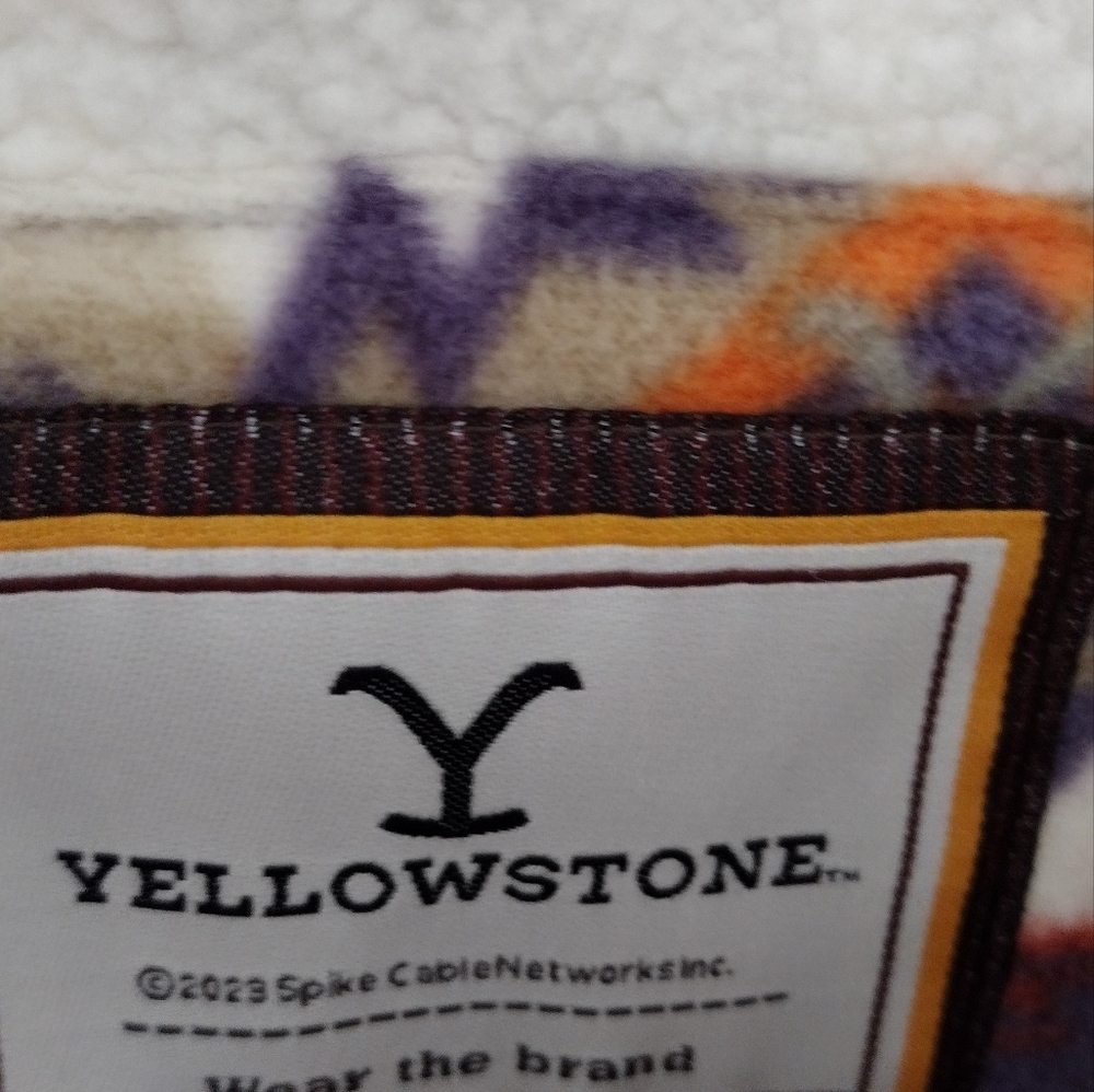 NWT Yellowstone Women's Aztec Outdoor COAT Jacket Western - Picture 8 of 13